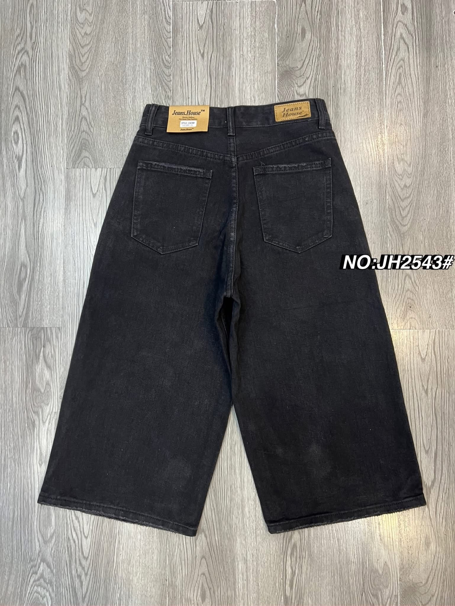 กางเกงยีนส์5ส่วน ทรงมาใหม่คะ ทรงนี้ปีนี้มาแรงมากค่ะ ทรงเรียบๆ ปลายขาเย็บ เอวสูง （ผ้าไม่ยืด ） ใส่สบาย : สินค้าคุณภาพ (พร้อมส่ง)