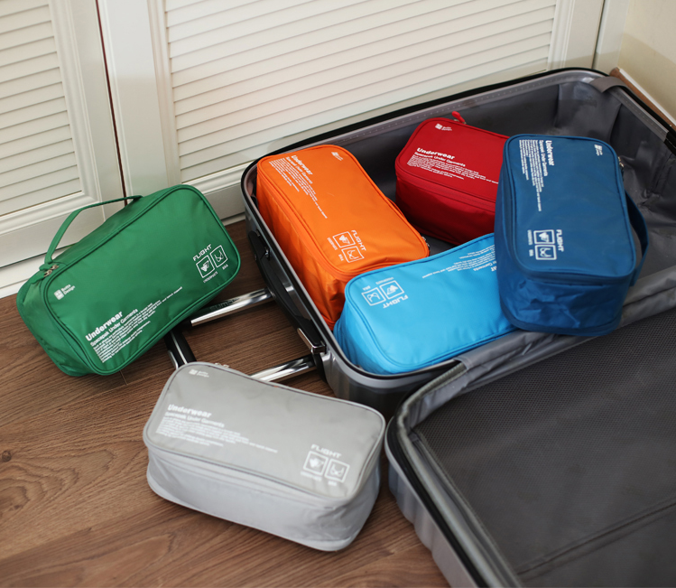 กระเป๋าใส่ชุดชั้นใน กางเกงชั้นใน มีช่องแบ่งเก็บที่ใส่แล้ว ผลิตจากไนล่อนเนื้อดีกันน้ำ มีให้เลือก 6 สี