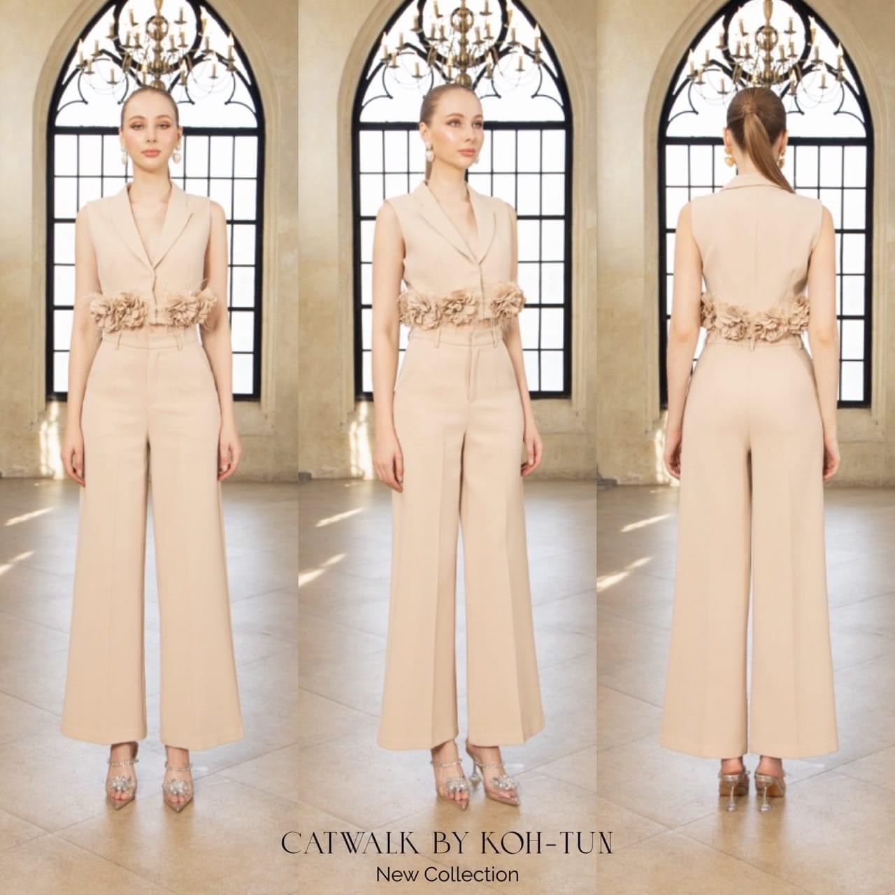 เซตครอปสูทแต่งดอกไม้ขนนกประดับมุก +กางเกงขายาว เอวสูง ทรงสวย เนื้อผ้าเกรดเอ ใส่สบาย สินค้าคุณภาพ (พร้อมส่ง)