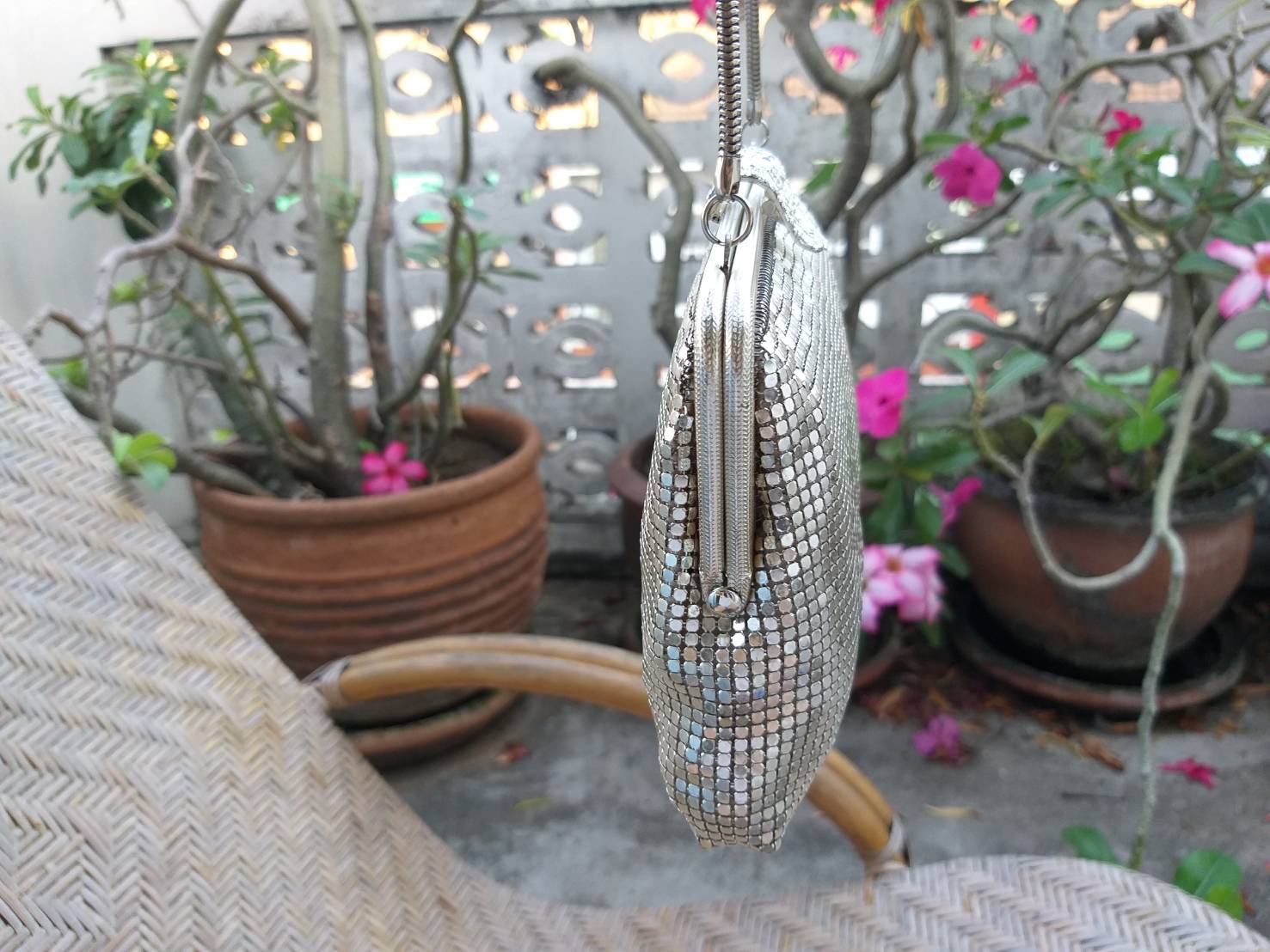 กระเป๋าหรูออกงานเกล็ดโลหะเงิน Royal Mesh Made in JAPAN