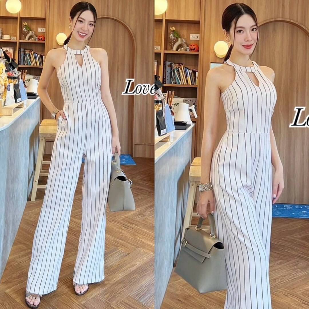 จั้มสูทกางเกงขายาว ดีเทลว้าวช่วงอกแอบเซ็กซี่เล็กๆ มีฟองน้ำเสริมอก ขาทรงกระบอกกลาง ทรงสวยเข้ารูป สินค้าคุณภาพ (พร้อมส่ง)