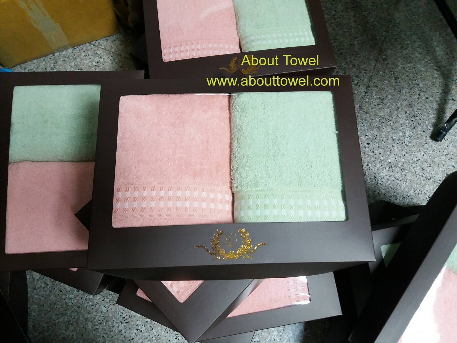 เซ็ตผ้าขนหนูพรีเมี่ยม 2 ผืนในกล่องสีน้ำตาล