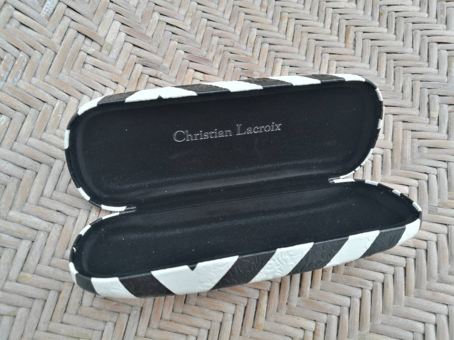 กล่องแว่น Christian Lacroix PARIS พร้อมผ้าเช็ดแว่น