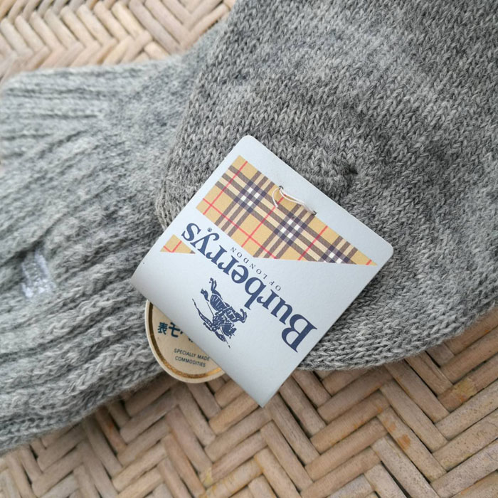 ถุงเท้าไหมพรมขนสัตว์ Burberry