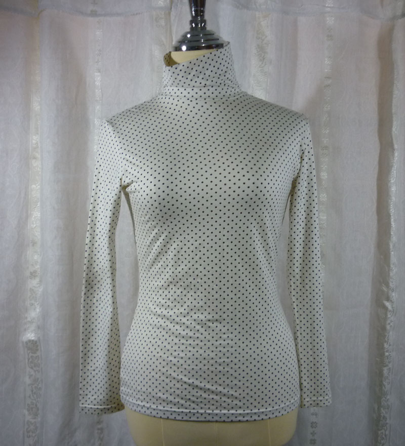 เสื้อฮีทเทคหญิง Uniqlo heattech มี 2 ไซด์ S,XL