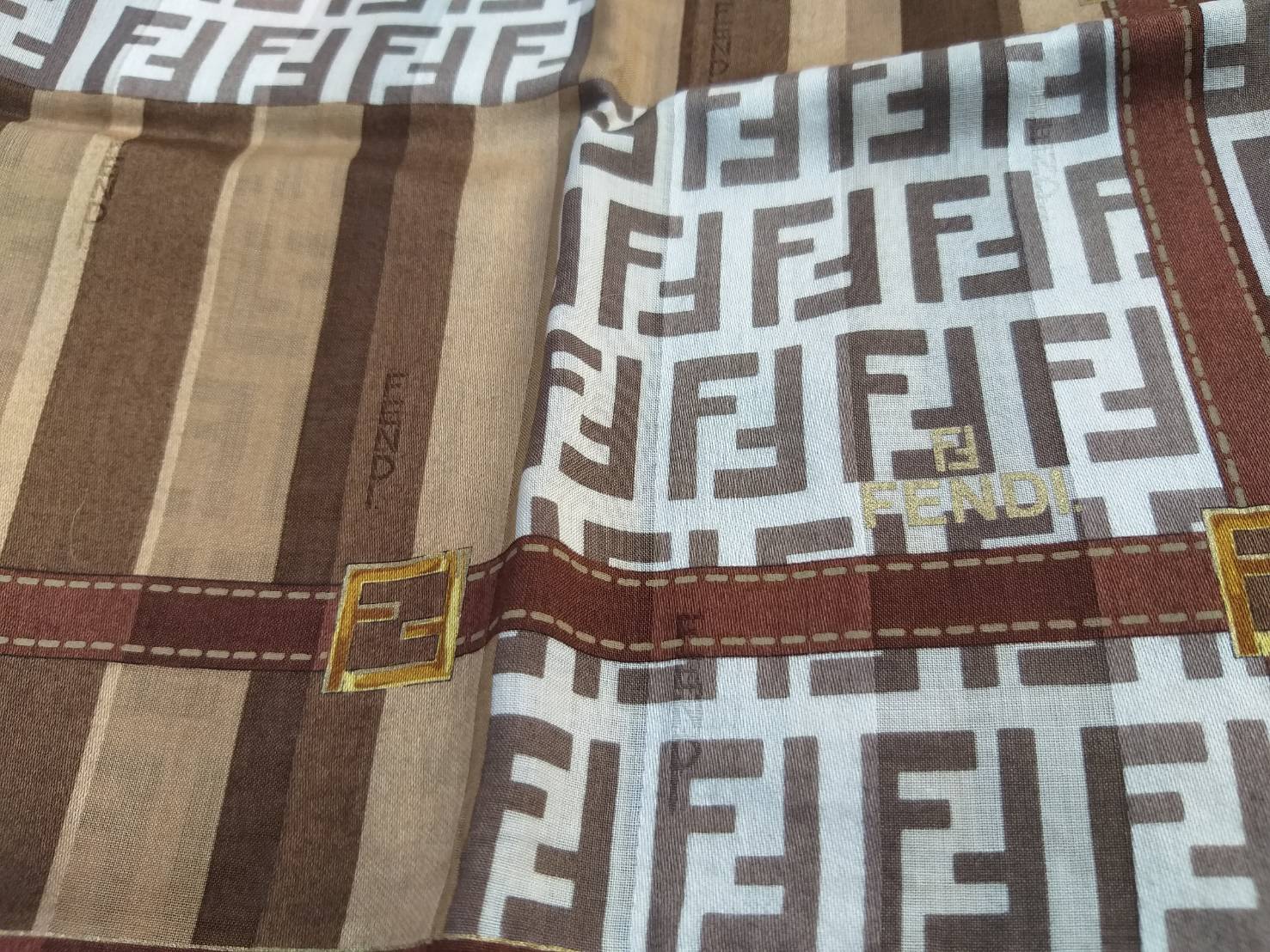 ผ้าเช็ดหน้าแบรนด์เนม FENDI ผืนใหญ่ ผ้านุ่มมาก