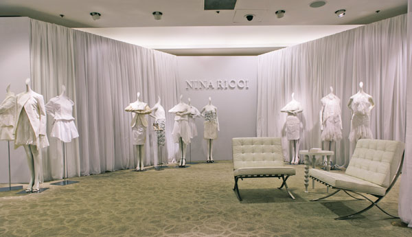 ผ้าเช็ดหน้าแบรนด์เนม NINA RICCI ขอบลูกไม้ สวยมาก