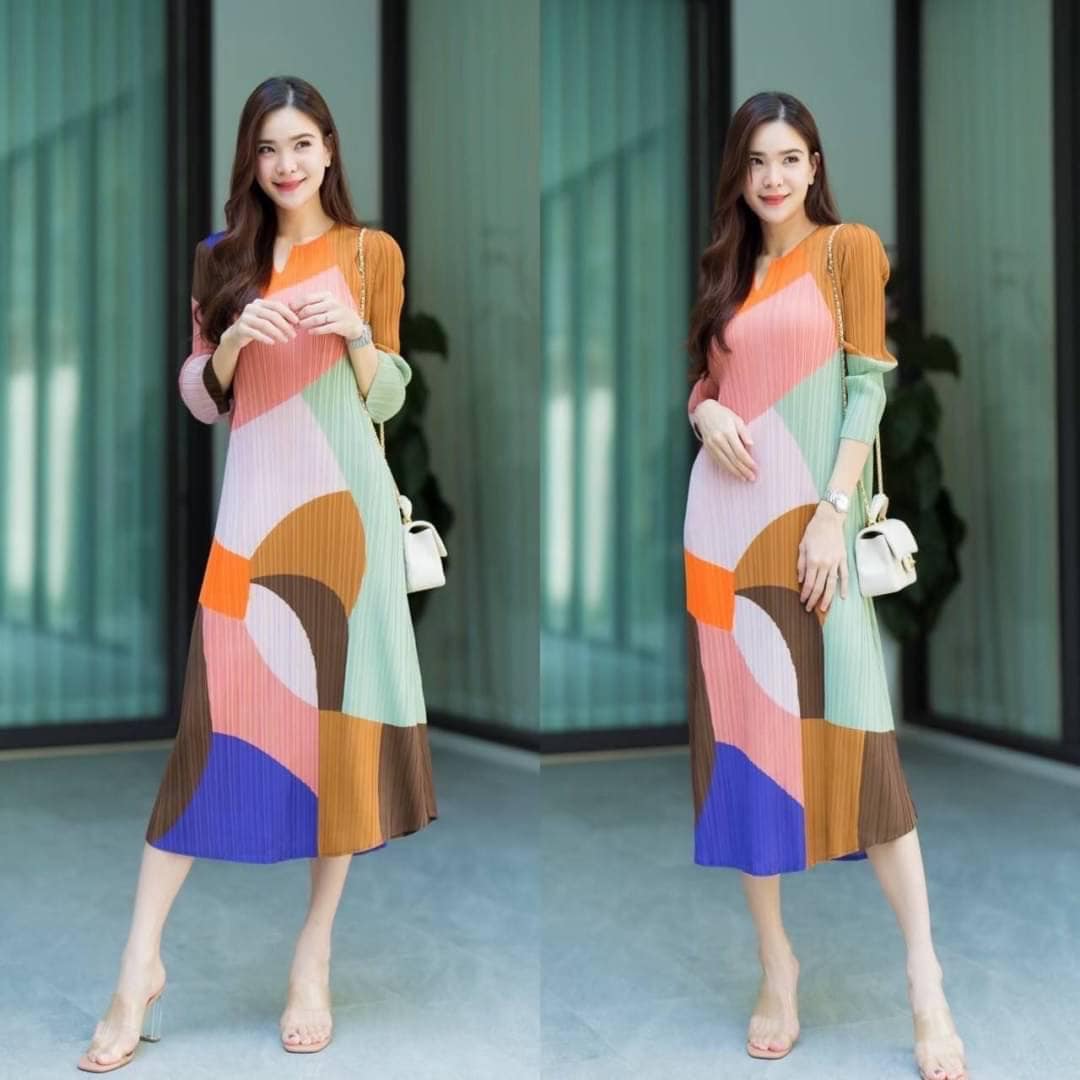แม็กซี่เดรส แพทเทิร์นอัดพลีท คอวาย Y แขนยาว ความยาวเลยเข่า กำลังสวย งานดี เกรดPremium 👍🏻 สินค้าคุณภาพ (พร้อมส่ง)