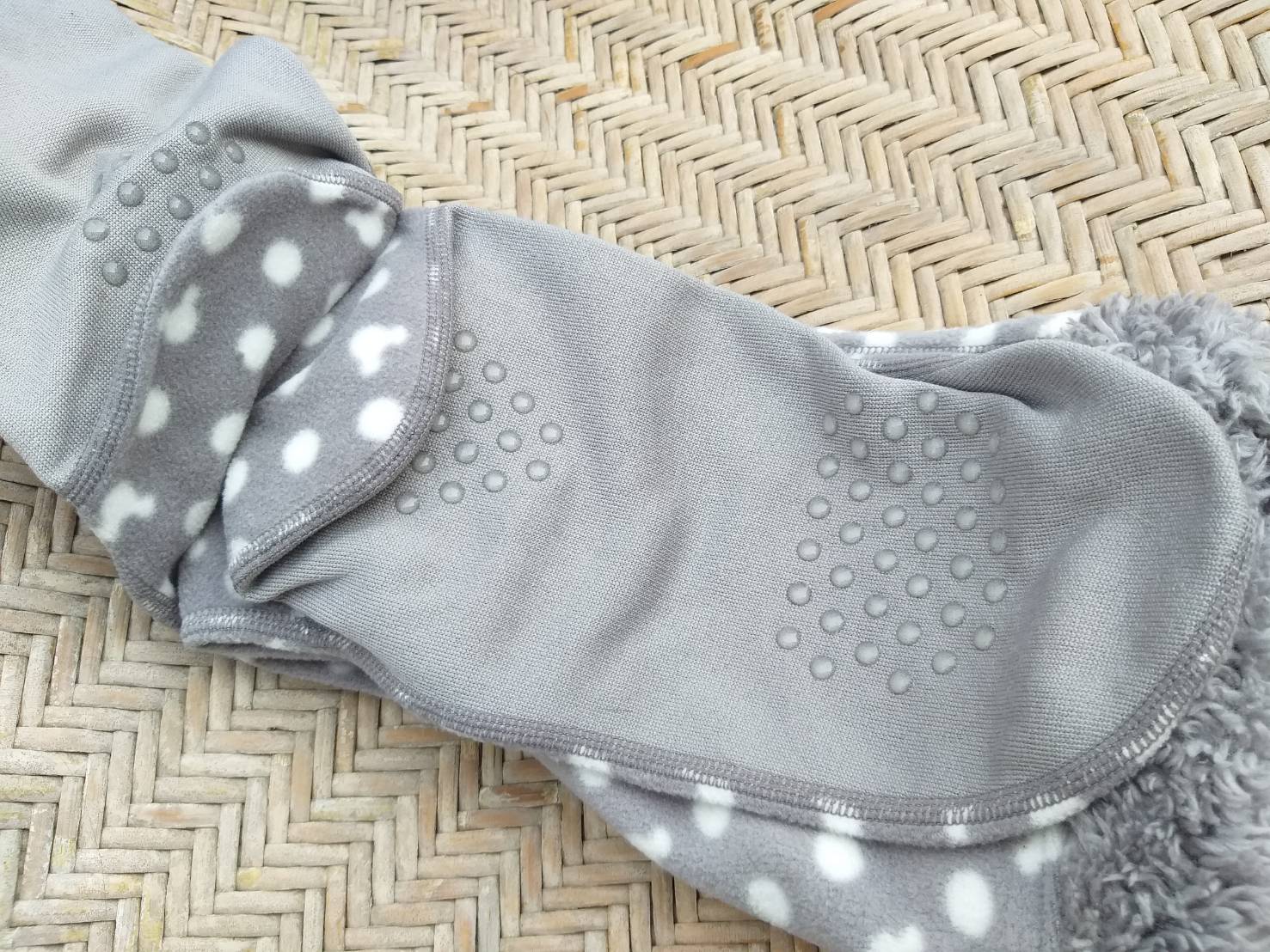 ถุงเท้าบู๊ทใส่เดินในบ้าน Uniqlo น่ารักมากๆๆๆ