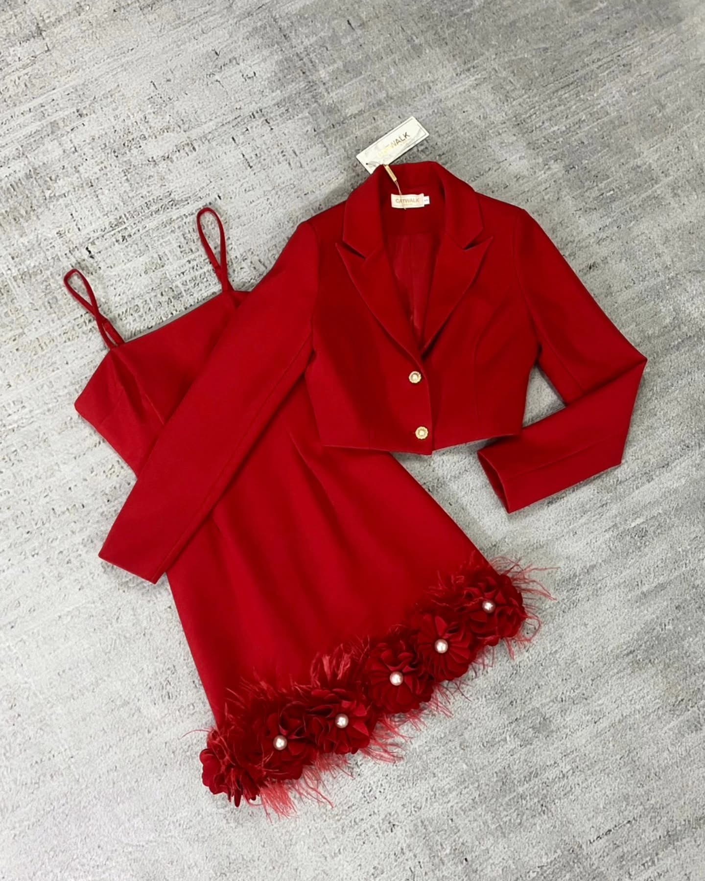 เซตเสื้อครอปสูท+เดรสสายเดี่ยวแต่งดอกไม้แซมด่วยขนนก เนื้อผ้าเกรดเอ ใส่สบาย : สินค้าคุณภาพ (พร้อมส่ง)