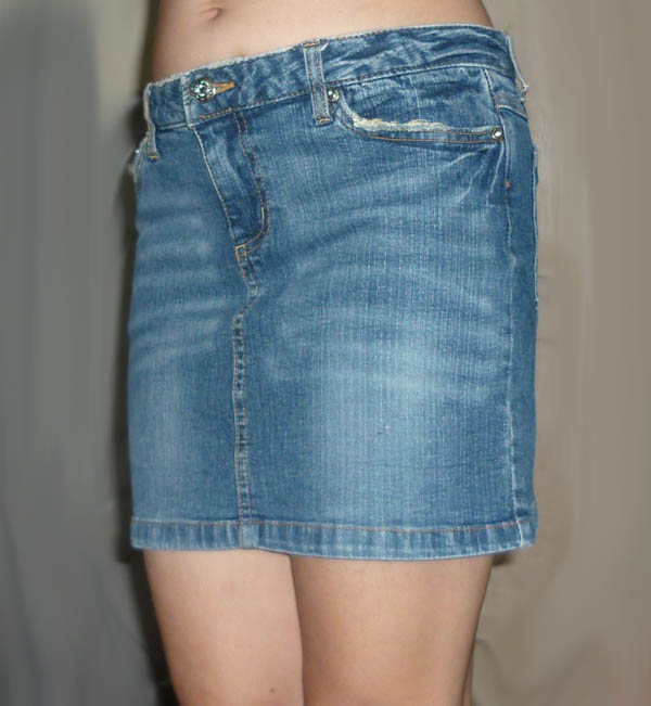กระโปรงยีนส์เนื้อยืด กระดุมเงินคริสตัล สวยจากญี่ปุ่น 30-31-13