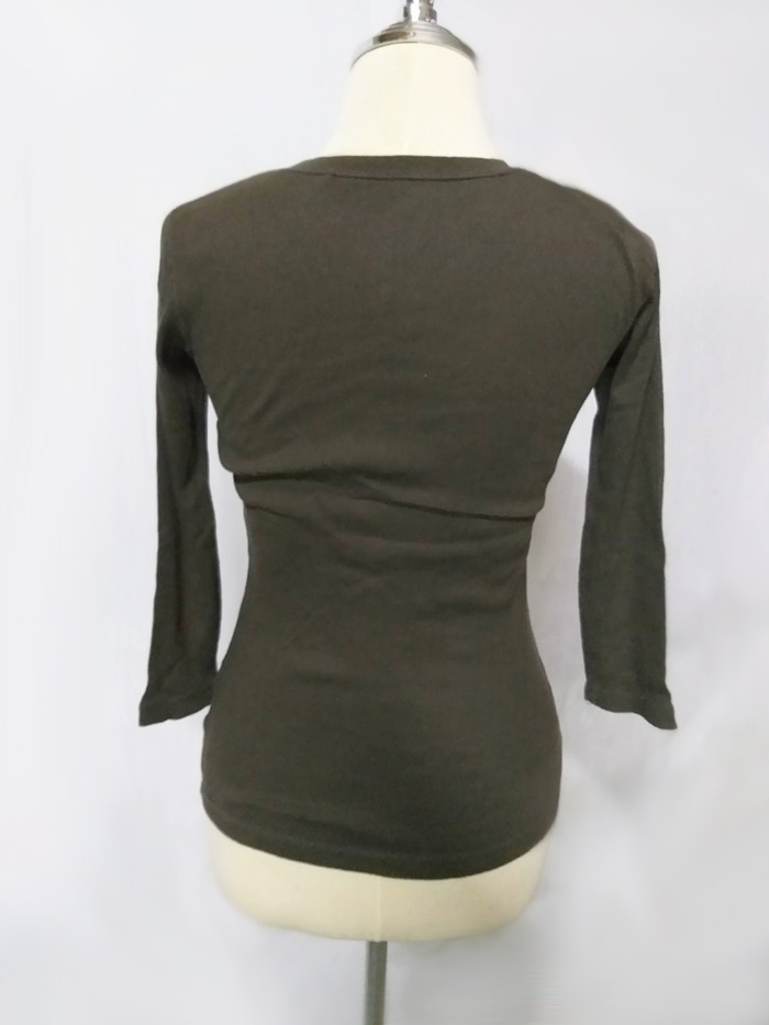 เสื้อยืดคอผ่า Uniqlo Sz S ผ้าดีมากกกก