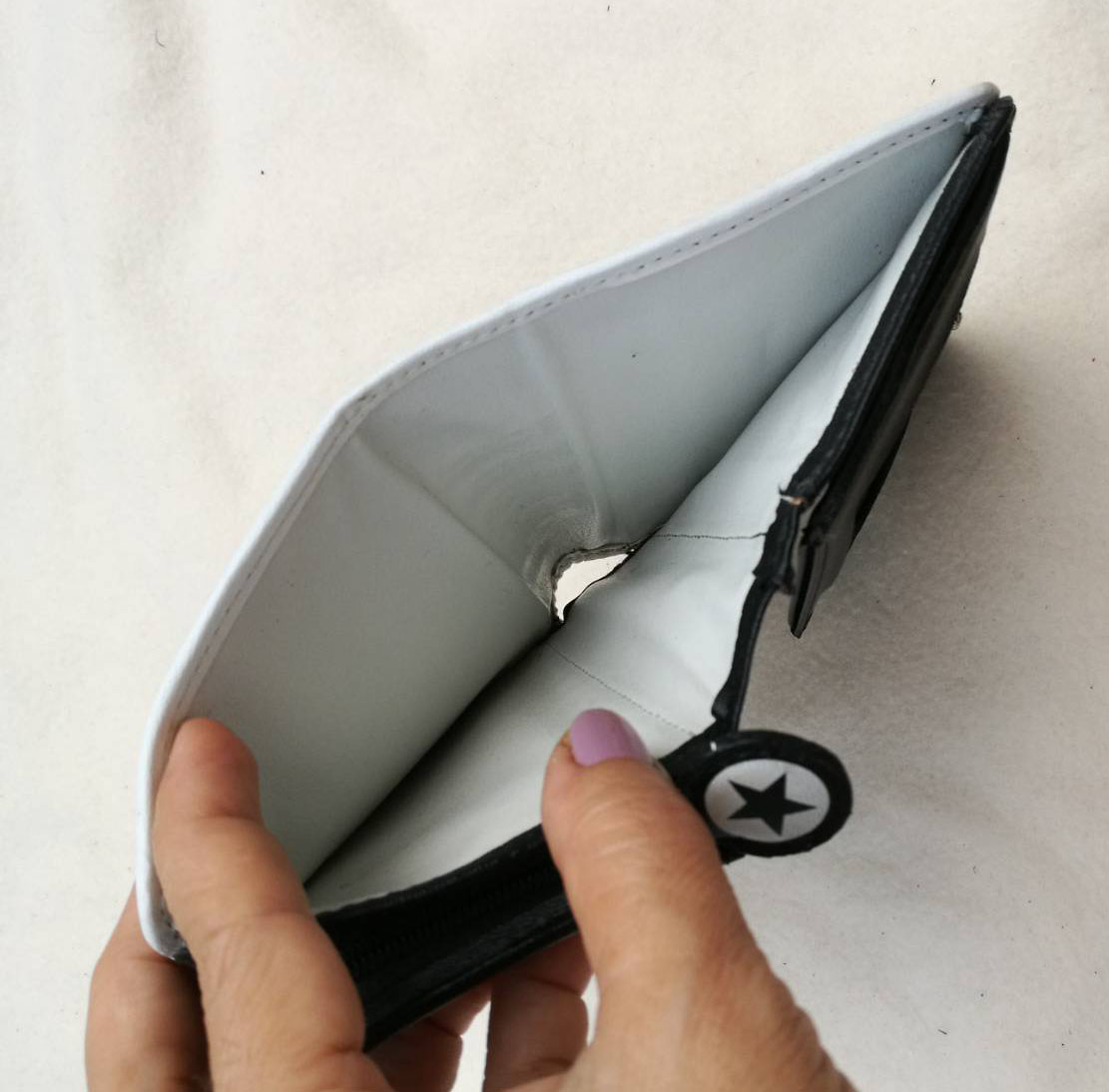 กระเป๋าสตางค์ CONVERSE สวยน่าใช้ ช่องเยอะ