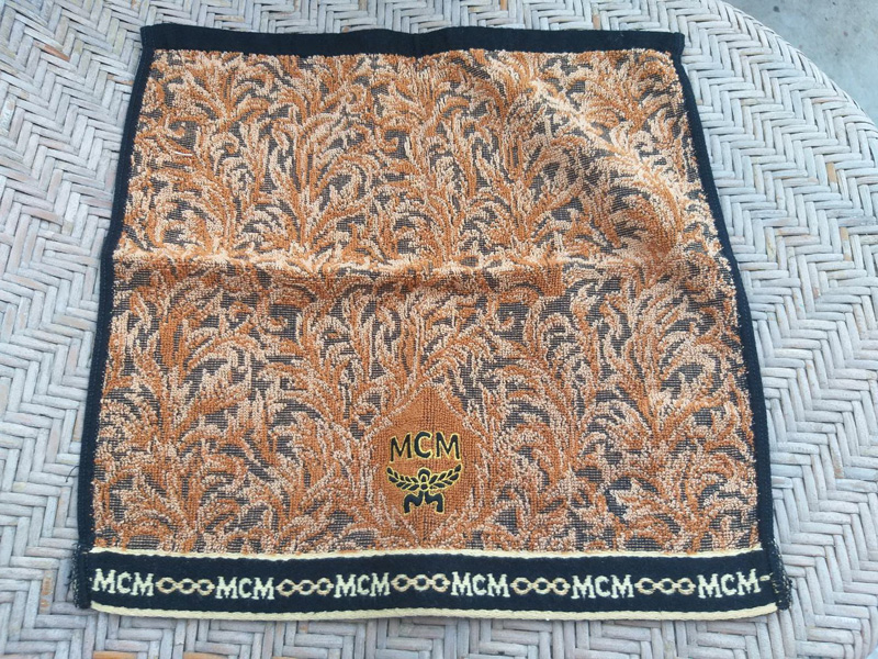 ผ้าขนหนูเช็ดหน้าแบรนด์เนม MCM