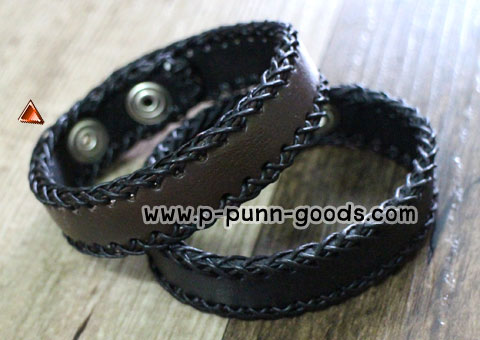 ข้อมือสายหนังถักขอบ