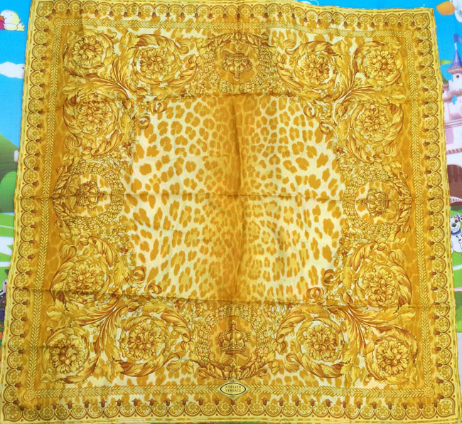 ผ้าคลุมไหล่ผืนใหญ่ ATELIER VERSACE 100% Silk