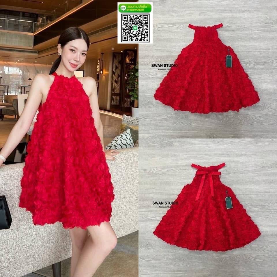 เดรสดอกไม้ 3D สีแดงสด สั่งทอใหม่ให้ดอกแน่นๆชิดๆ ช่วงคอแต่งด้วยสายริบบิ้น เริ่มผูกด้านหลัง สวยอลังหรูหราสุดๆค่า ใส่สบาย : สินค้าคุณภาพ (พร้อมส่ง)