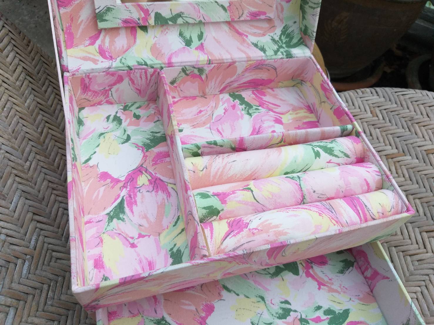 กล่องใส่เครื่องประดับพร้อมกระจก กล่องใหญ่สวยมาก (ของใหม่)