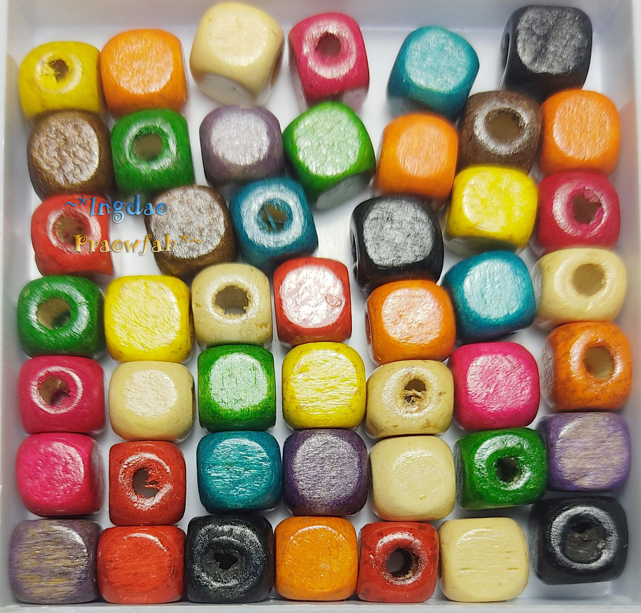 7208mt ลูกปัดไม้ทรงสี่เหลี่ยมลูกเต๋าขอบมน ขนาด 8 มิล. คละสี (10 กรัม 50 ชิ้น)