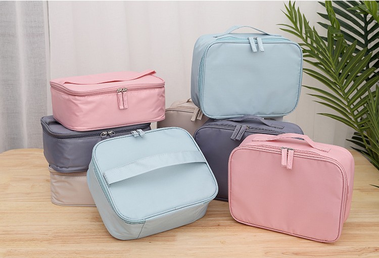 กระเป๋าอเนกประสงค์ กระเป๋าใส่เครื่องสำอาง ขนาดพกพาสะดวก ผลิตจากโพลีเอสเตอร์กันน้ำ (Portable Travel Makeup Cosmetic Bag Organizer Multifunction Case for Women)