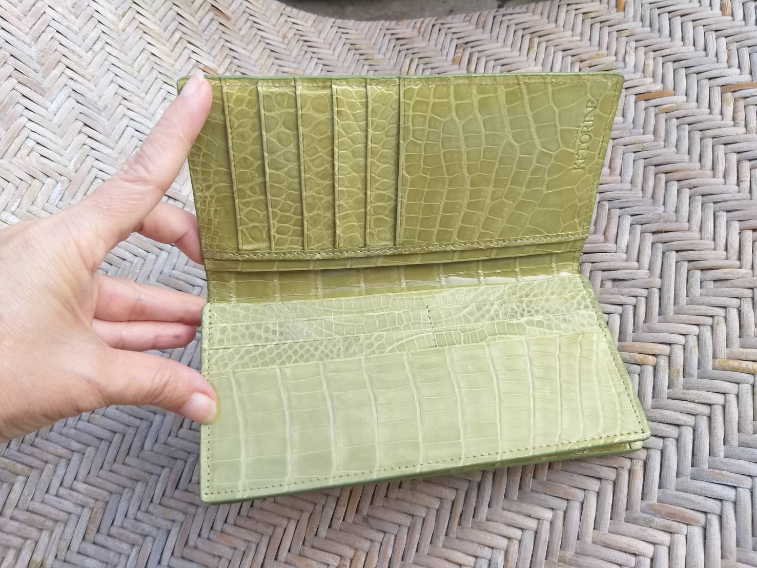 กระเป๋าสตางค์หนังแก้ว KATORINE สวยมาก (ของใหม่)