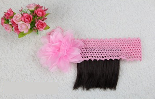 ผ้าคาดผมเด็กโครเชต์ มีผมหน้าม้าประดับดอกคาดด้านข้าง