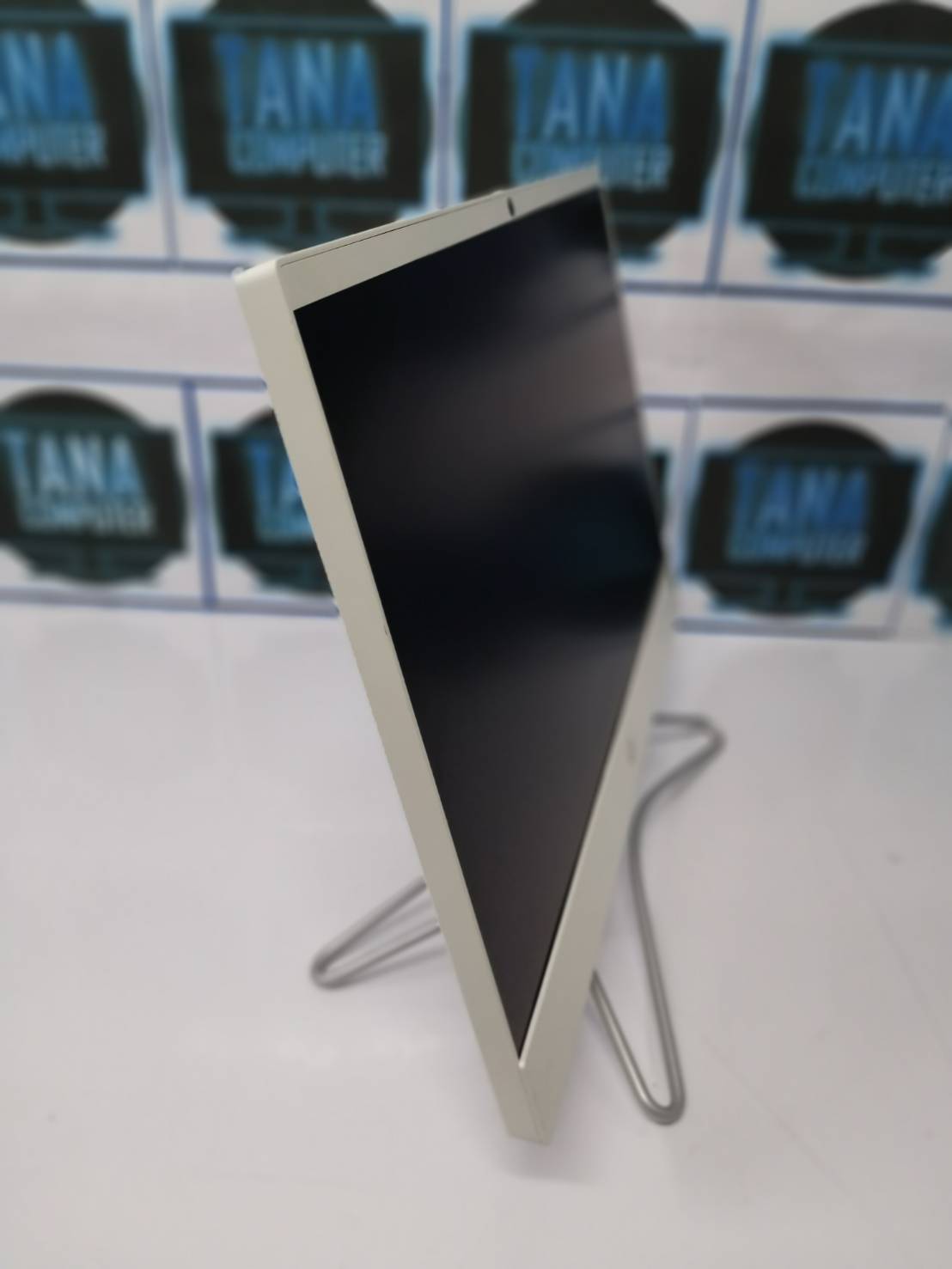 (8,900)All in one HP I3-Gen8 Ram 4 GB Harddisk 1,000 GB