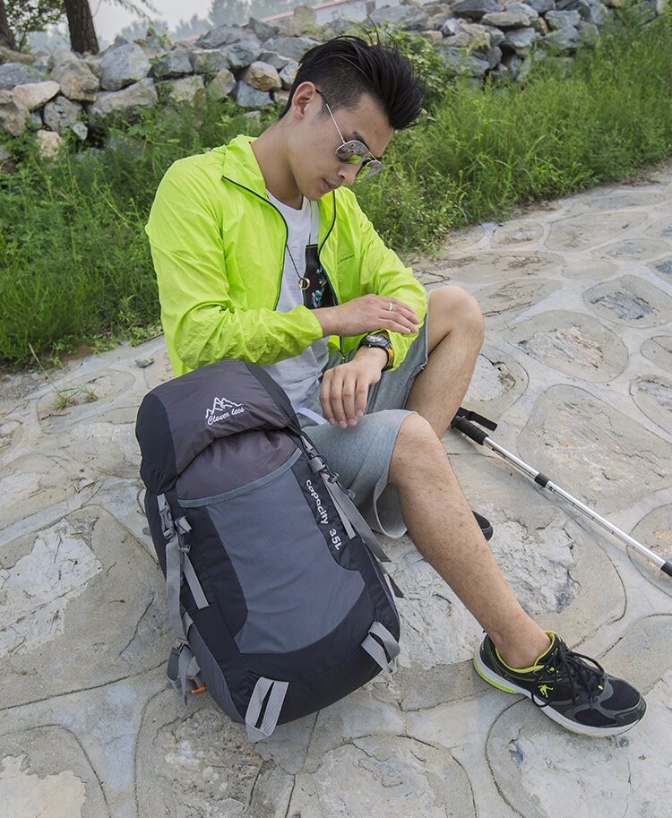 กระเป๋าเป้พับเก็บได้ ขนาด 35 ลิตร น้ำหนักเบา ผลิตจากโพลีเอสเตอร์ กันน้ำ ทนทาน เหมาะสำหรับเดินทาง ท่องเที่ยว