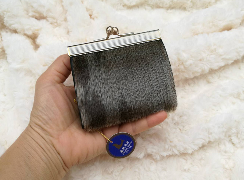 กระเป๋าสตางค์ ใส่เหรียญ ขนแมวน้ำแท้ สวยมาก