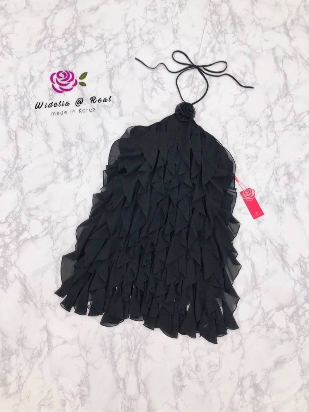 Dress :: เดรสคล้องคอตัวสวย เนื้อผ้า ชีฟองสวยพริ้ว เป็นระบายย้วยสวยทั้งตัว ช่วงอก แต่งดอกกุหลาบเก๋พร้อมสายคล้องคอสวย งาน เกรดพรีเมี่ยม : สินค้าคุณภาพ (พร้อมส่ง)