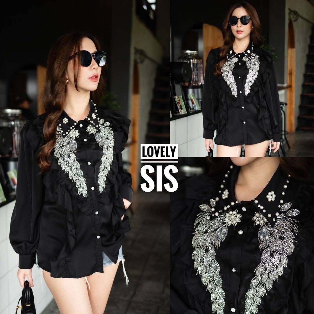 เสื้อเชิ้ตแขนยาวแต่งระบายด้านหน้า ปักอะไหล่เพชรตอกมุกประดับช่วงคอปก ใส่สบาย : สินค้าคุณภาพ (พร้อมส่ง)