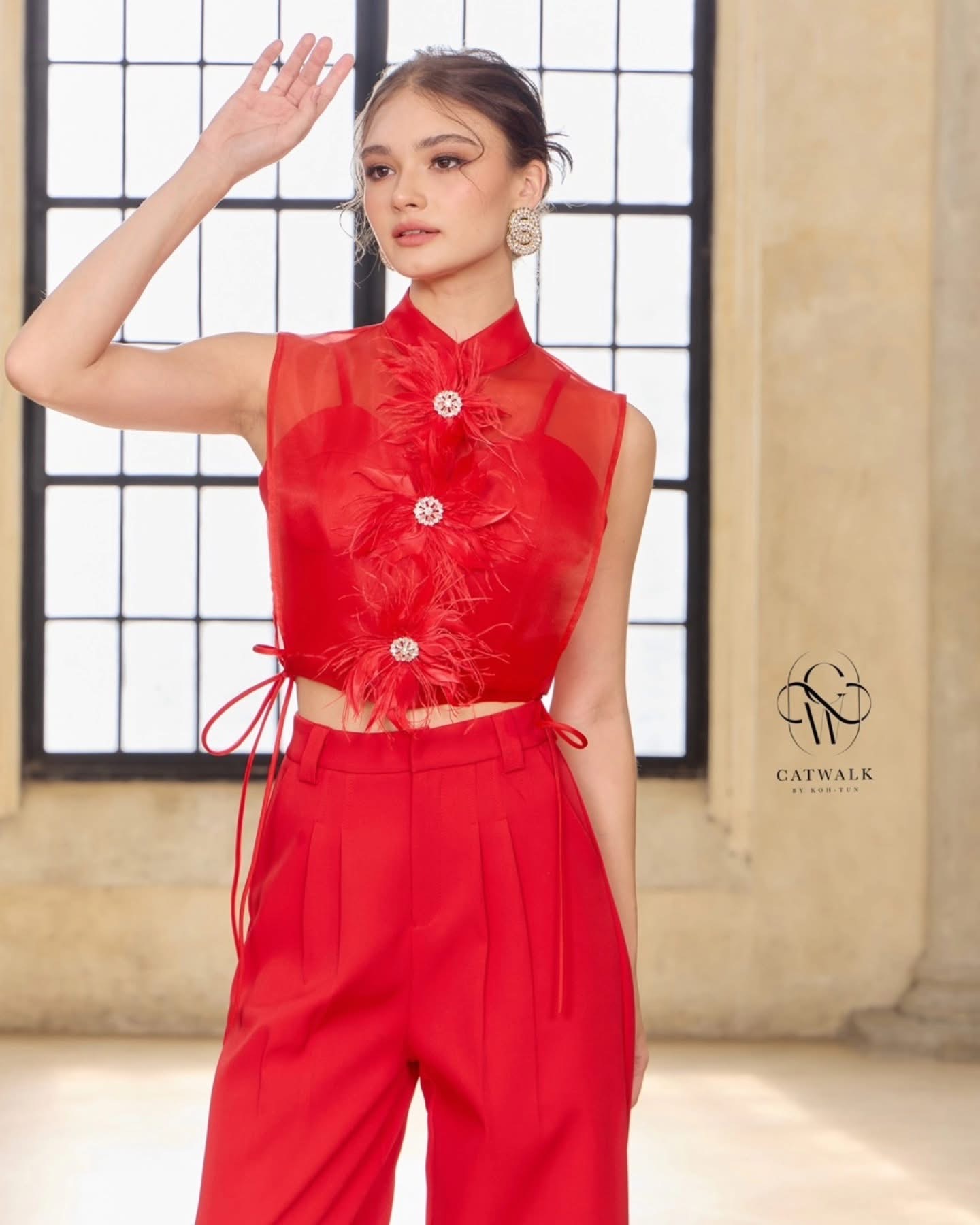 เซตเสื้อครอป 2 ชิ้น แต่งเข็มกลัดขนนก + กางเกงขาบาน เนื้อผ้าเกรดเอ ใส่สบาย : สินค้าคุณภาพ (พร้อมส่ง)