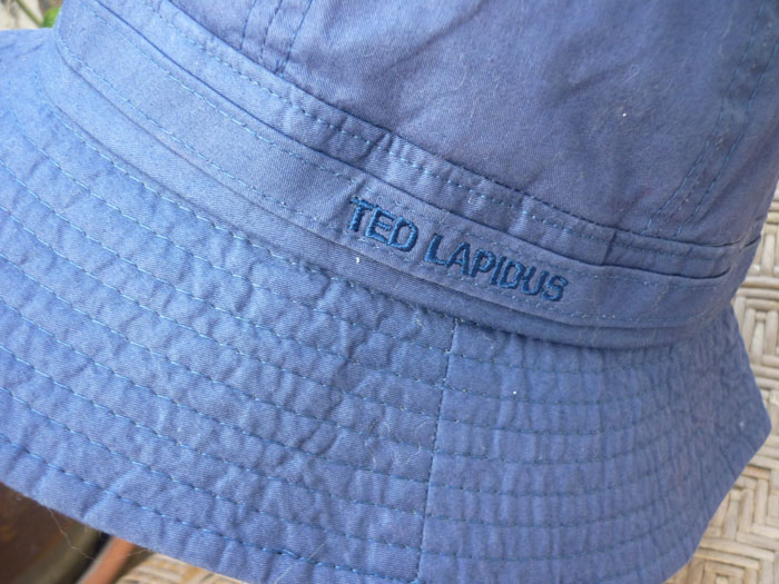 หมวกปีกกว้าง TED LAPIDUS สีสวยค่ะ เรียบหรู