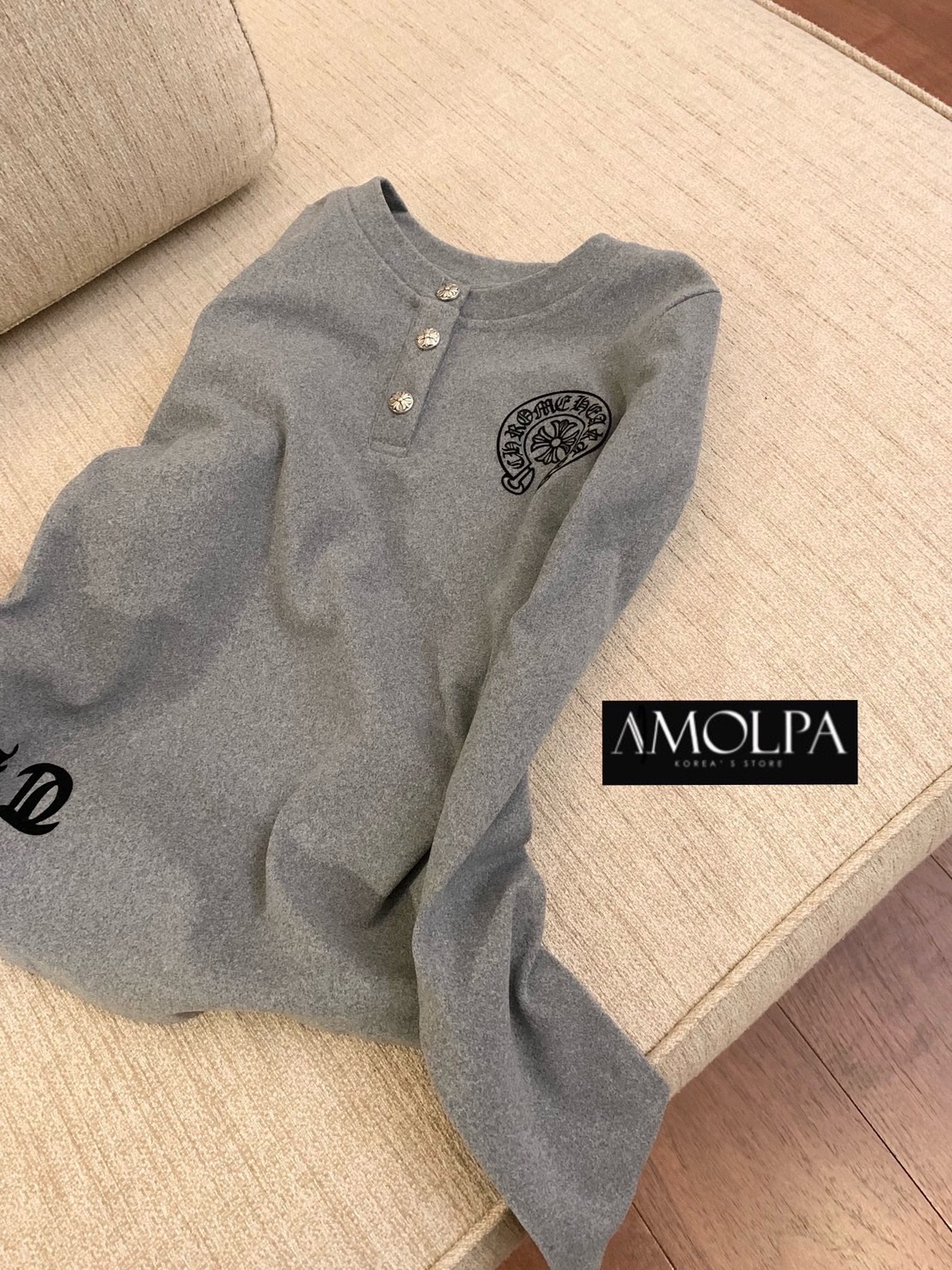 เสื้อแขนยาว CH ใหม่กระแทกช๊อปปปป งานสวยม๊ากกก ลายใหม่ สดใส งานน่ารักมาก ผ้าเด้ง. ใส่สบาย : สินค้าคุณภาพ (พร้อมส่ง)