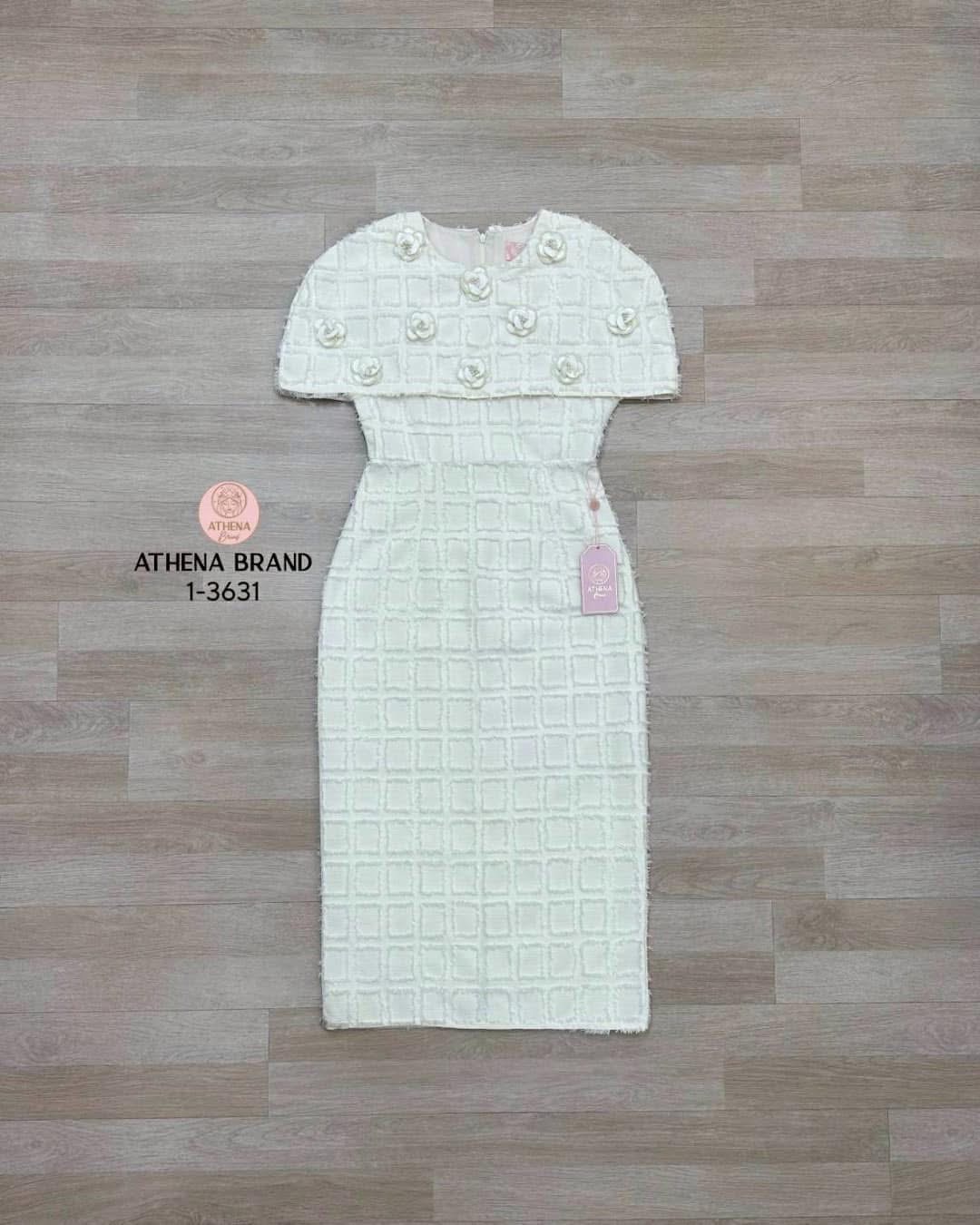 เดรสดีไซน์ทรงคลุมไหล่แต่งอะไหล่ดอกไม้3Dสวยหรูหราโดดเด่น เนื้อผ้าดี๊ดีมีTexture งานมีซับใน ใส่สบาย : สินค้าคุณภาพ (พร้อมส่ง)