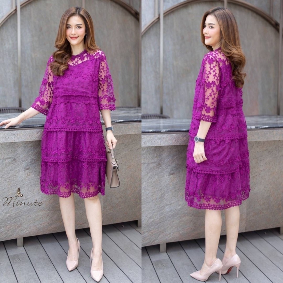 เดรสลูกไม้ออแกนซ่าเกรดพรีเมี่ยม ลายลูกไม้ เลือกใช้ลายสวยมากค่ะ ดีเทลทำระบายเป็นชั้นๆ เก๋มากค่ะ เดรสมีซับในอย่างดีทั้งตัว : สินค้าคุณภาพ (พร้อมส่ง)