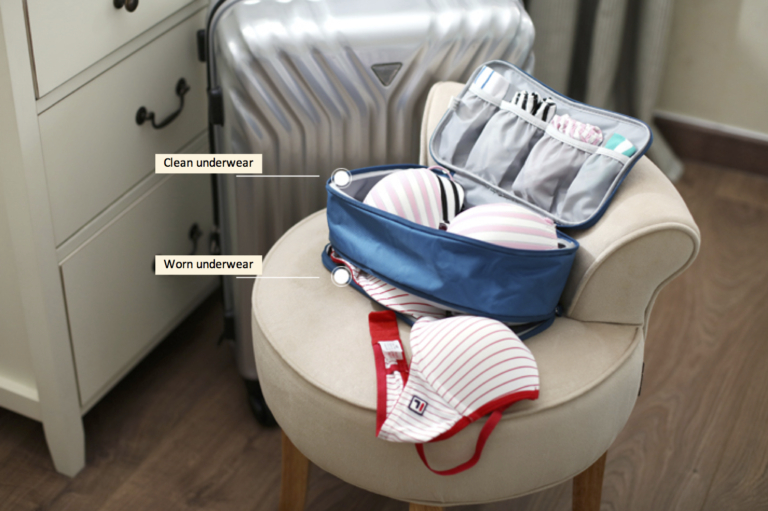 กระเป๋าใส่ชุดชั้นใน กางเกงชั้นใน มีช่องแบ่งเก็บที่ใส่แล้ว ผลิตจากไนล่อนเนื้อดีกันน้ำ มีให้เลือก 6 สี