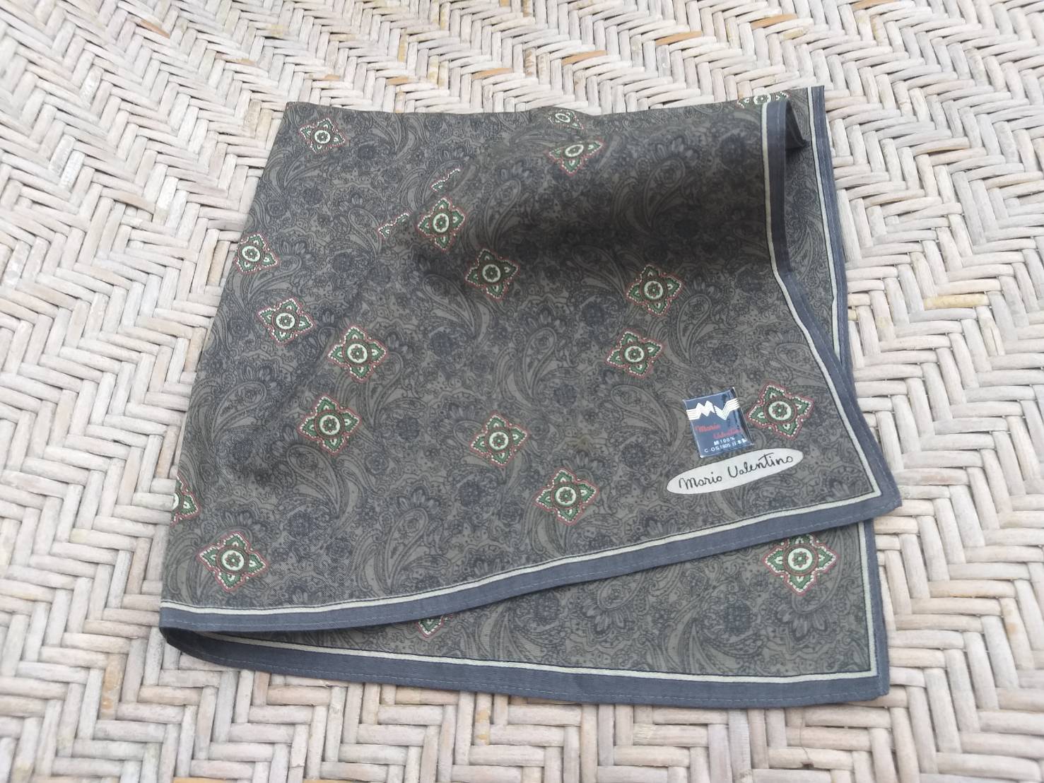 ผ้าเช็ดหน้าชาย Mario Valentino