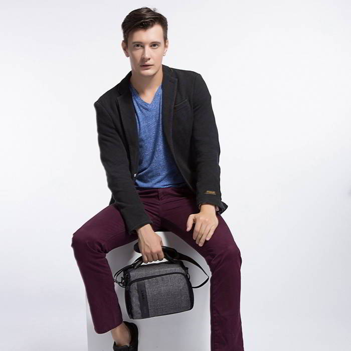 กระเป๋าใส่กล้องถ่ายรูป SLR/DSLR ขนาดกะทัดรัด พร้อมผ้าคลุมกันฝนหรือสิ่งสกปรก (สี Grey) (BAGSMART Compact Camera Shoulder Bag for SLR/DSLR with Waterproof Rain Cover)