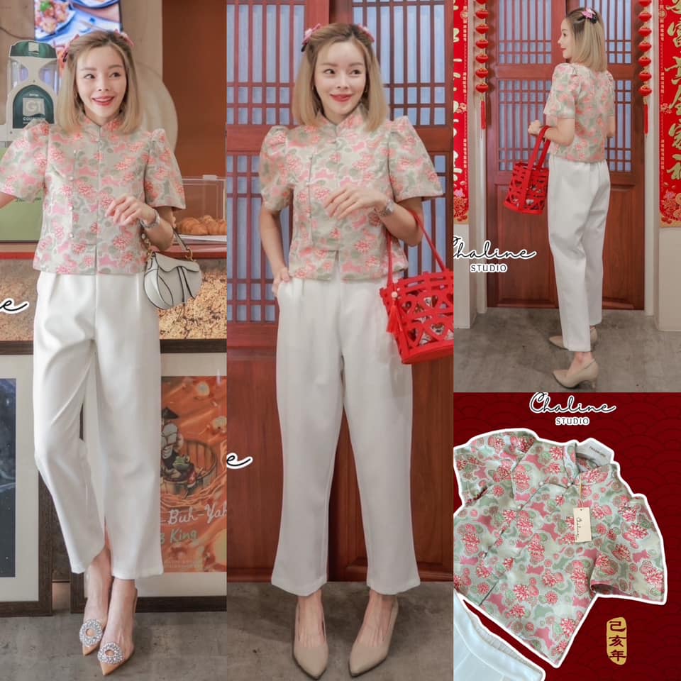 Set2pcs.ชุดกี่เพ้า เสื้อคอจีนผ้าไหมจีนเนื้อผ้าเป็นทรงสวย แขนพองน่ารัก แต่งกระดุมป้ายหน้าสุดหรู ความยาวพอดี น้องมาพร้อมกางเกง ทรงสวย . สินค้าคุณภาพ (พร้อมส่ง)