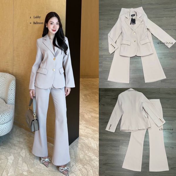 set suit เสื้อ+กางเกง ตัวเสื้อแต่ฃกระดุมทอง 2 เม็ดติดได้จริง กระเป๋าจริง มีซับในทั้งตัวค่ ะ ปลายแขนเสื้อแต่งกระดุม มาพร้อมกับกางเกงขาบานปลายเล็กน้อยทรงflare ซิปหลัง สินค้าคุณภาพ (พร้อมส่ง)