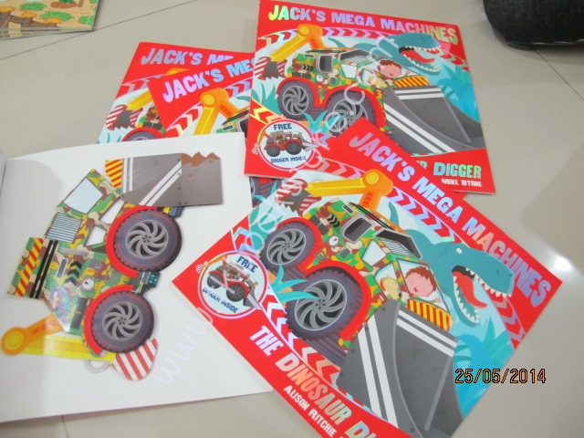 Jack's Mega Machine : The Dinosaur Digger หนังสือนิทานพร้อมโมเดลกระดาษ เครื่องยนต์ยักษ์ของแจ๊ค