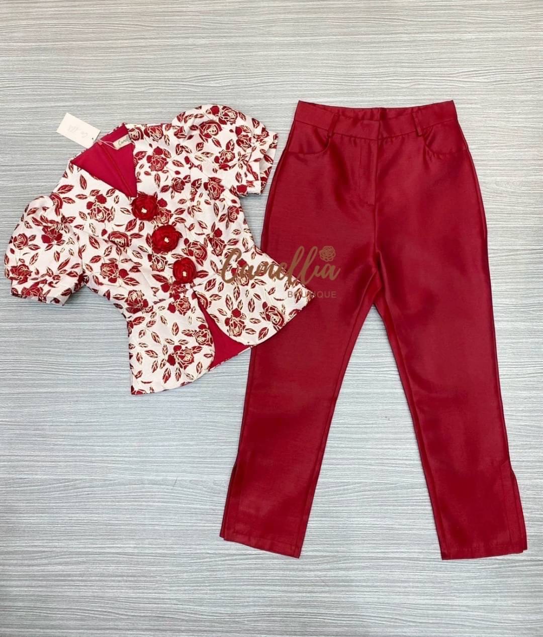 ชุดSet เสื้อคอจีนผ้าทอลายดอกไม้ สววเกร๋แต่งกระดุมเป็นเข็มกลัดดอกไม้(ถอดออกได้) + มาคู่กับกางเกงขายาว 9 ส่วนผ่าข้าง ผ้าดีทรงเป๊ะ ใส่สบาย : สินค้าคุณภาพ (พร้อมส่ง)