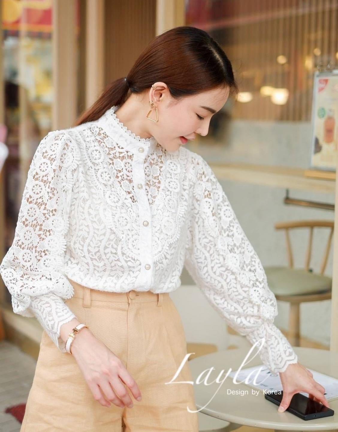 เสื้อลูกไม้สวยหรู ทรงเชิ้ตคอปิดกระดุมมุก หรูหรา ผ้าลูกไม้เนื้อนุ่มใส่สบาย แต่ลูกไม้ เกรดพรีมีช่วงอกและแขน งานสวยมากกก ใส่สบาย : สินค้าคุณภาพ (พร้อมส่ง)