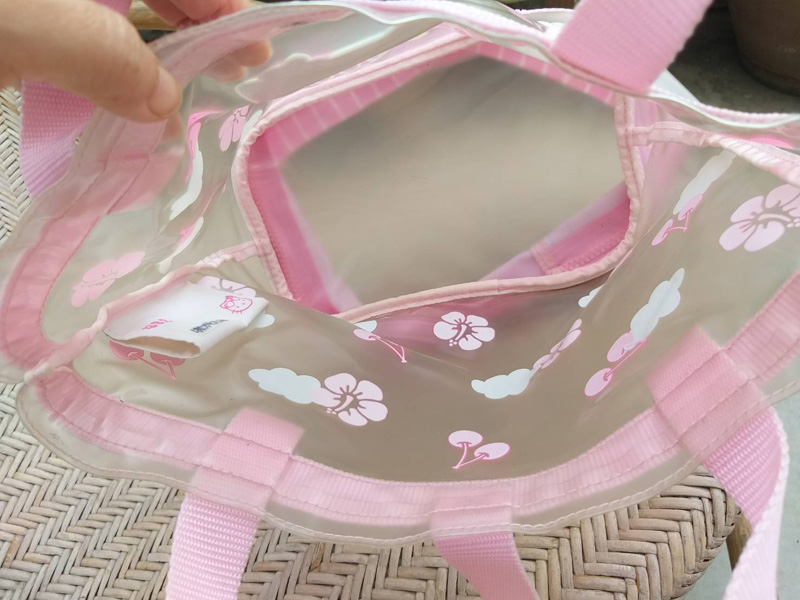 กระเป๋าพลาสติกกันน้ำ 2 ชั้น Hello Kitty ลิขสิทธิ์แท้