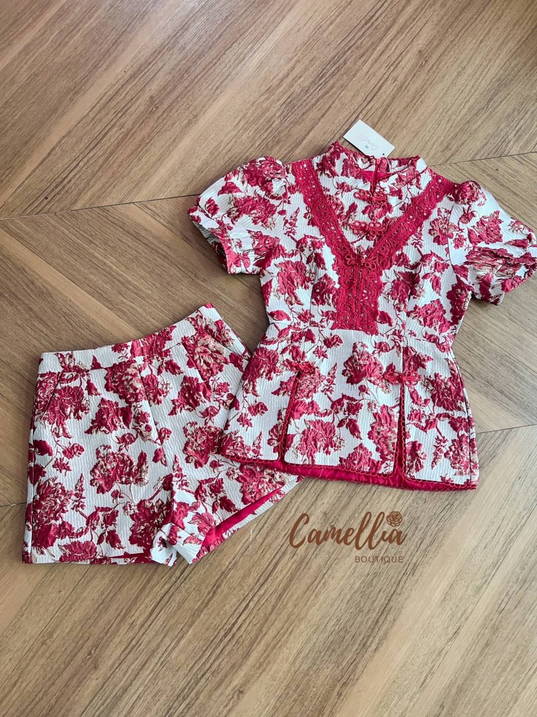 ชุดSetผ้าทอแขนสั้นแต่งลูกไม้ที่ช่วงอก ชายเสื้อผ่าหน้า + มาคู่กับกางเกงขาสั้นลายเข้ากันทั้งชุด ใส่สบาย : สินค้าคุณภาพ (พร้อมส่ง)