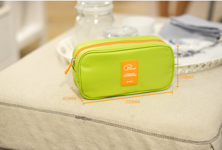 กระเป๋าใส่อุปกรณ์อิเล็กทรอนิกส์ กระเป๋าไอที หรือปรับเป็นใส่เครื่องสำอางก็ได้ ผลิตจากไนล่อนกันน้ำคุณภาพดีมี 4 สีให้เลือก