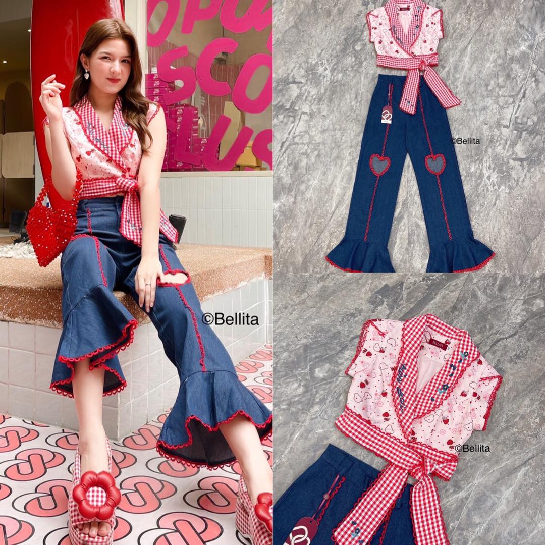 เซ็ตกางเกงขายาวสก๊อต เสื้อครอปลายสก๊อตแดง ลายพิมพ์ทั้งชิ้น ผูกตรงเอว กางเกงยีนส์ขายาวแต่งระบาย ปลายขาแต่งเส้นสีแดง เจาะรูปหัวใจที่เข่า ทั้งสองข้าง. สินค้าคุณภาพ (พร้อมส่ง)