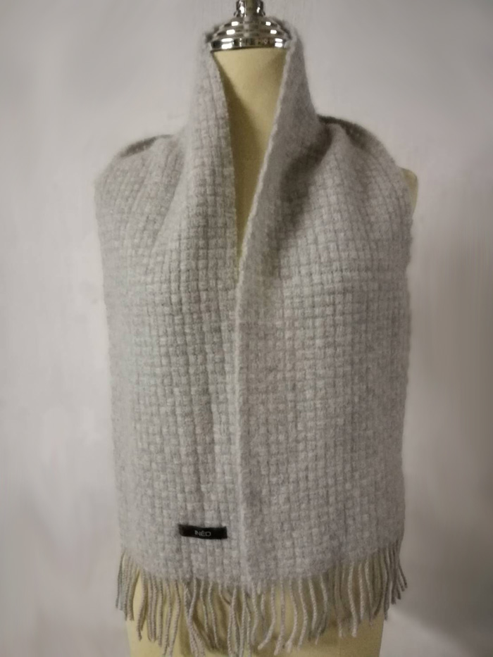 ผ้าพันคอไหมพรมสุดนุ่ม อุ่นถึงติดลบ (ของใหม่)