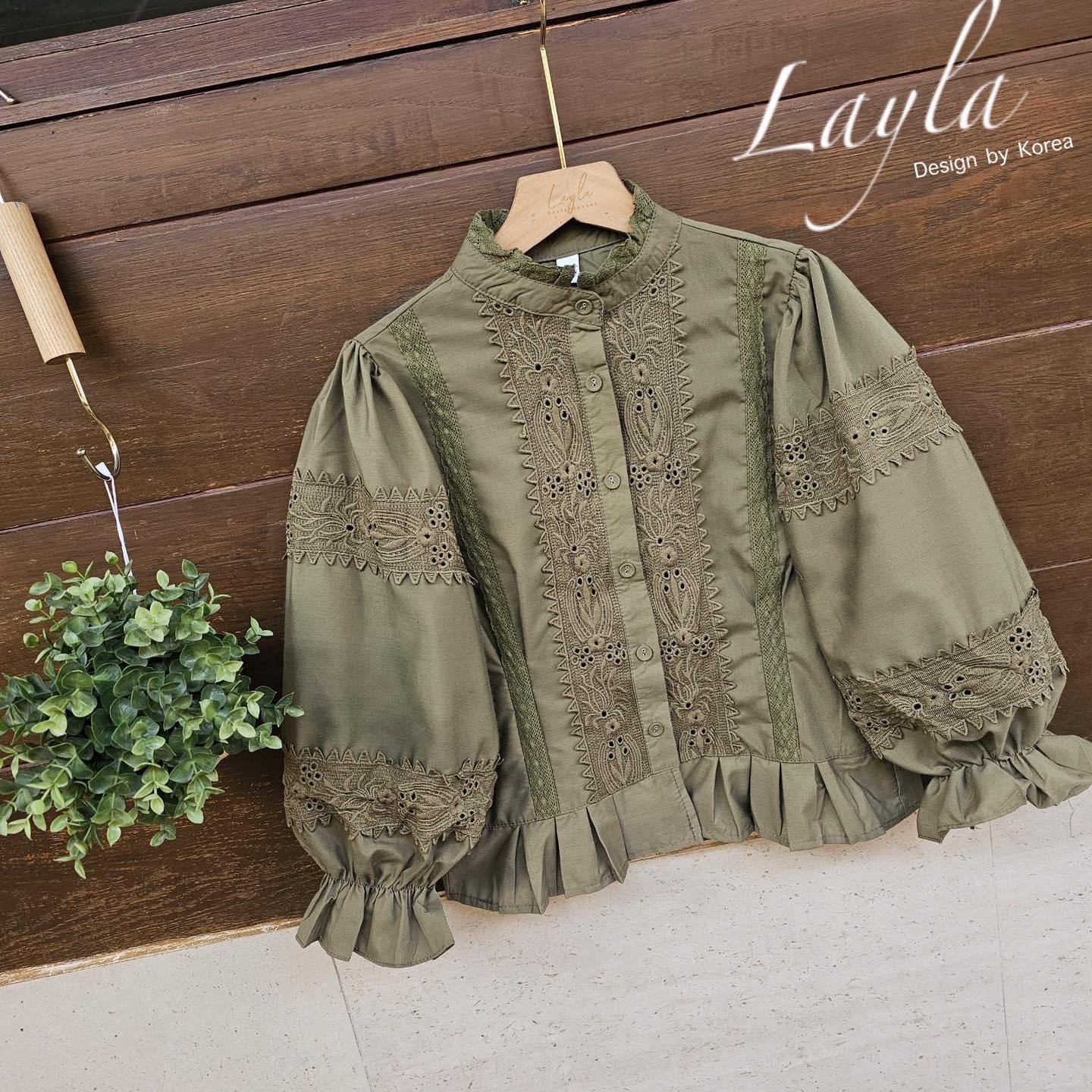 เสื้อเชิ้ตคอตตอนคอปีนแต่งลูกไม้ ปักสวยๆ ดีเทลแน่น ทรงแขนพอง งานสวยหรูอลังกาลมากค่ะ ใส่สบาย : สินค้าคุณภาพ (พร้อมส่ง)